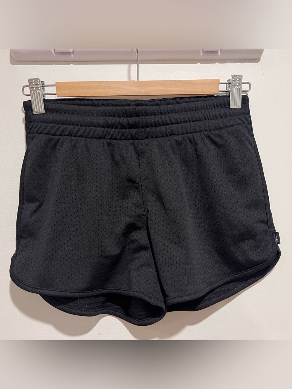 Aritzia TNA Black Athletic Mesh Shorts with Elastic Waist